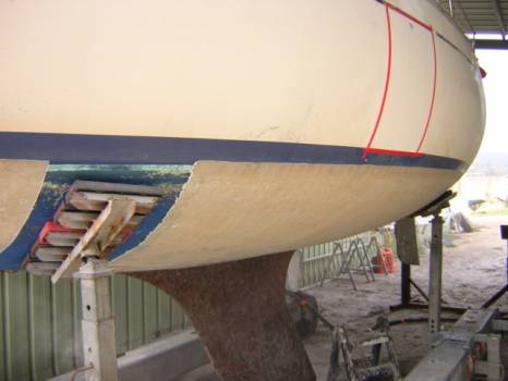 Traitement curatif de l'Osmose  sur la coque d'un bateau à La Londe