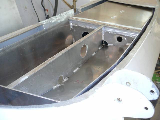 Réalisation d'un réservoir de gasoil en tôle aluminium pour un bateau  La Londe 83