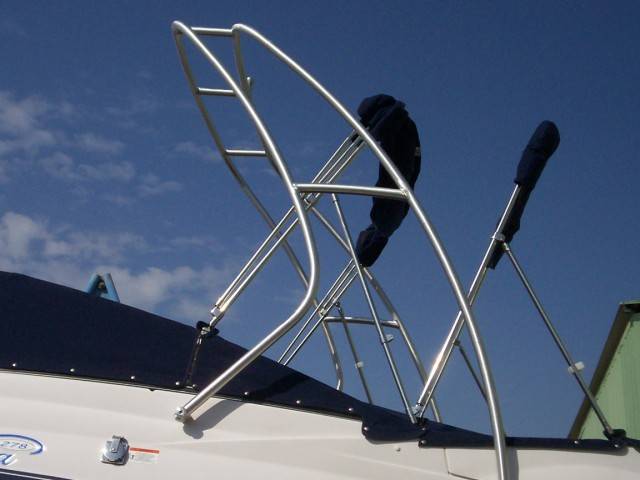 Confection sur mesure d'une tour de wake en tube pour une vedette  à La Londe 83