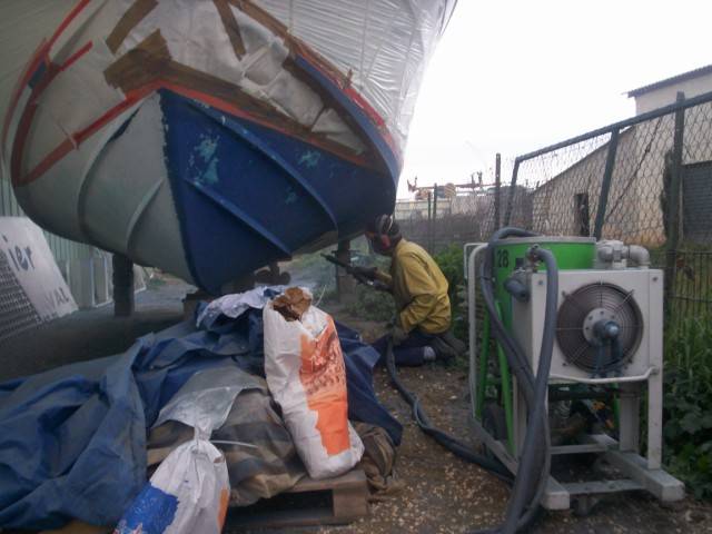 Gommage basse pression sur une vedette Chantier Naval de La Londe